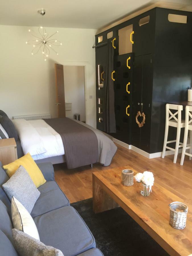 Willow Court Farm Studio South & Petting Farm, 8 Mins From Legoland & Windsor, 15 Mins From Lapland Uk Exterior foto