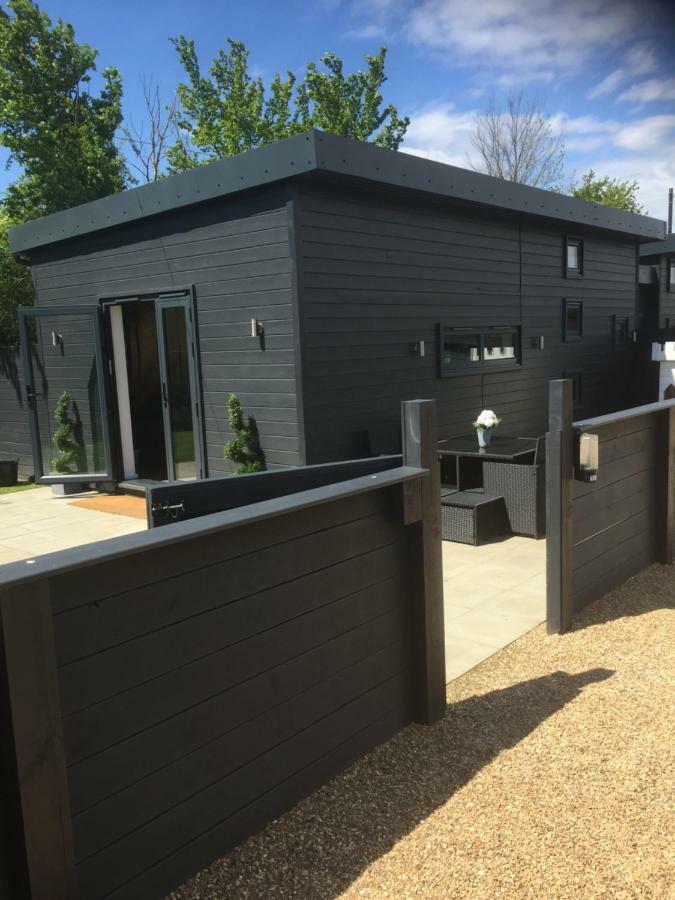 Willow Court Farm Studio South & Petting Farm, 8 Mins From Legoland & Windsor, 15 Mins From Lapland Uk Exterior foto