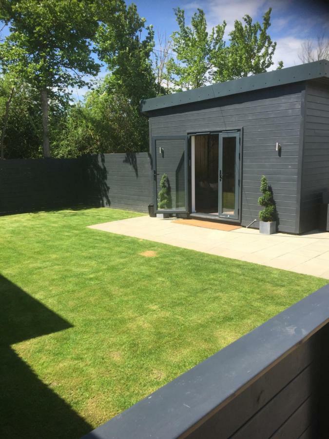 Willow Court Farm Studio South & Petting Farm, 8 Mins From Legoland & Windsor, 15 Mins From Lapland Uk Exterior foto